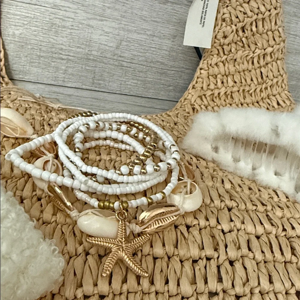 Beige Woven Handbag with Accessories - Picture 3 of 8